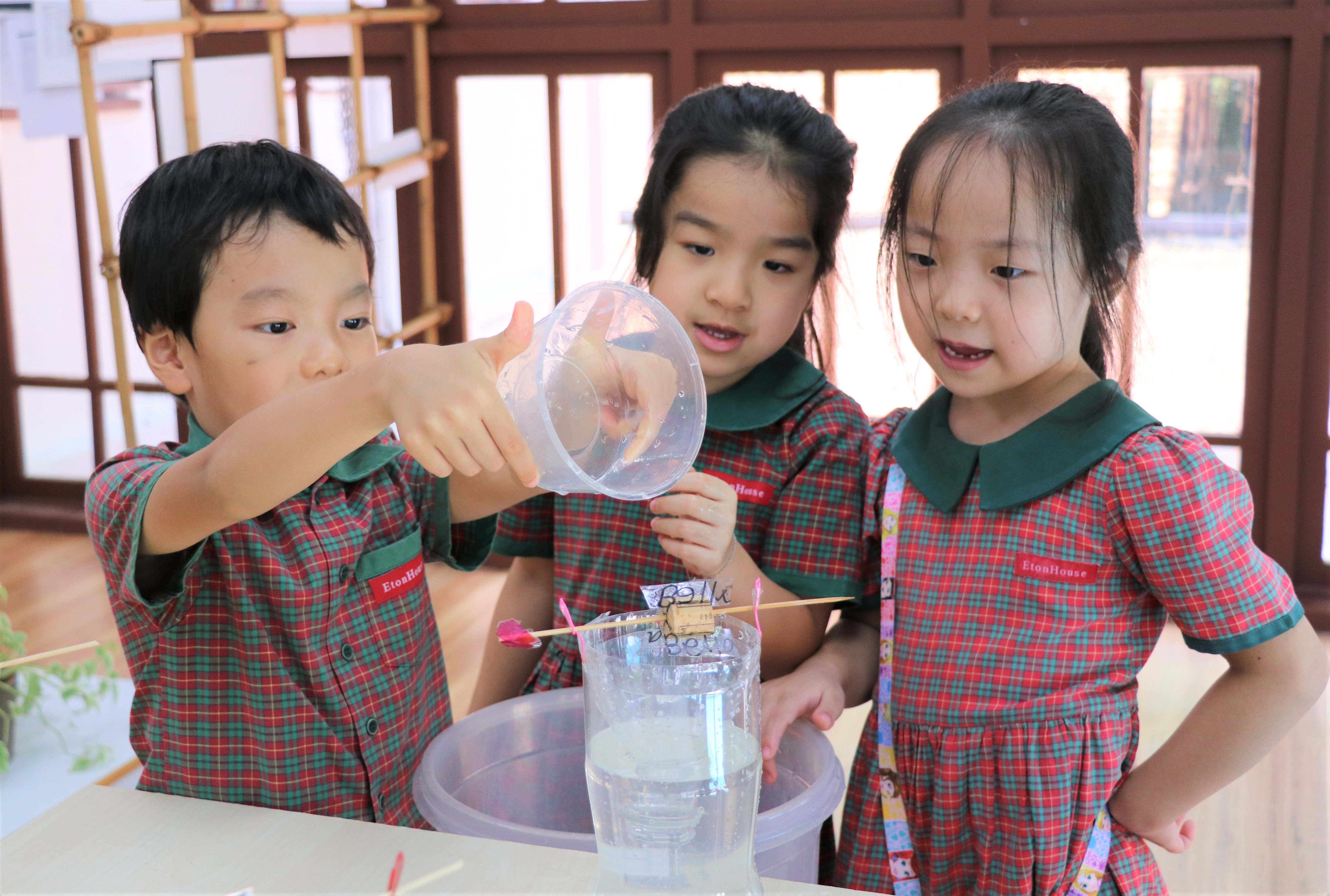 EtonHouse Blog - Children are innately curious and born scientists EtonHouse Blog - Children are innately curious and born scientists